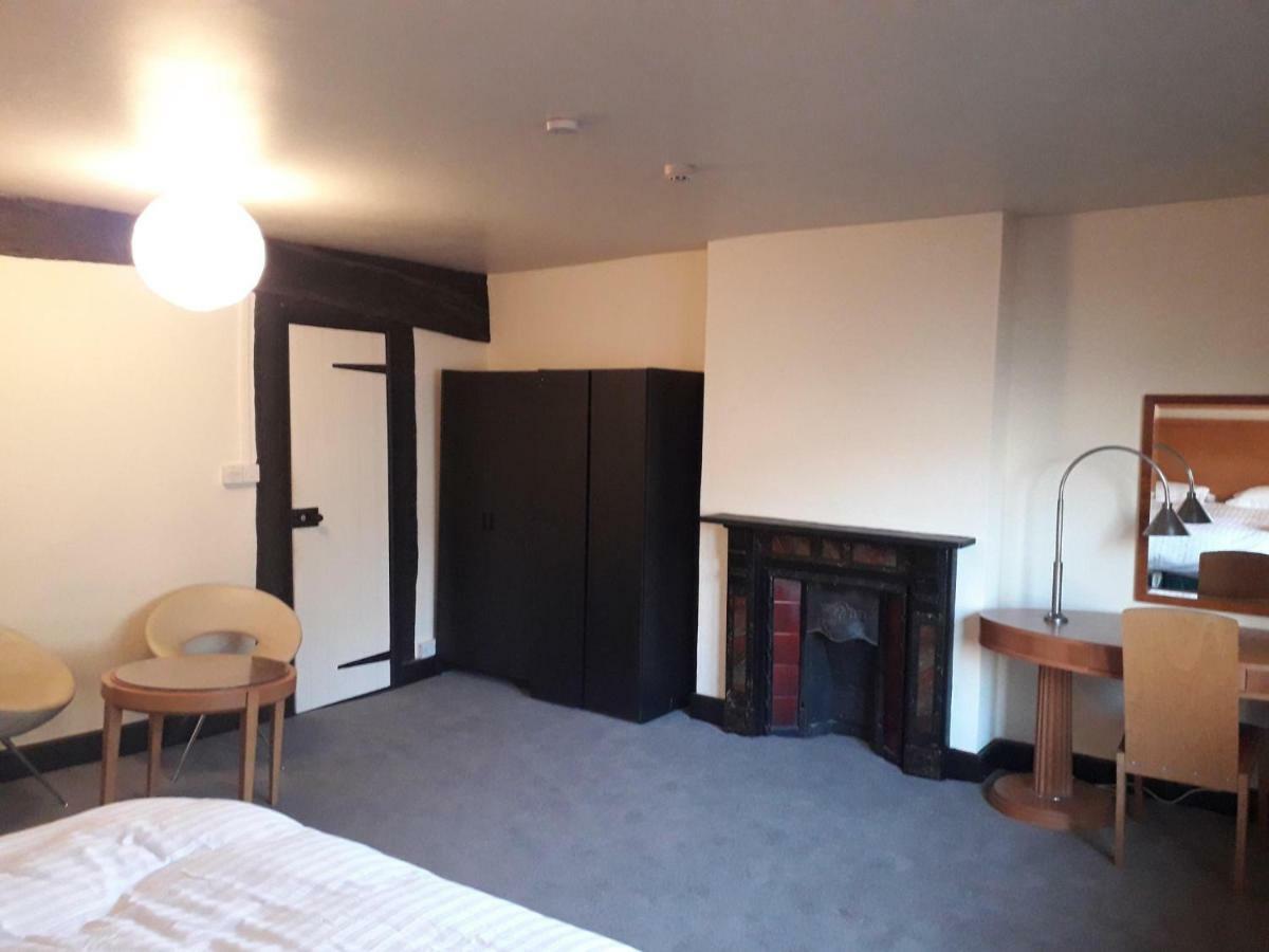 The Red Lion Apartman Newent Kültér fotó